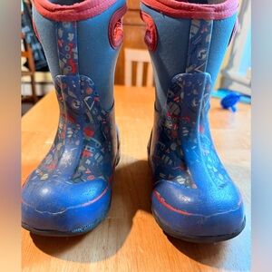 Bogs Toddler 9 Blue and Red Construction Boots 🛑